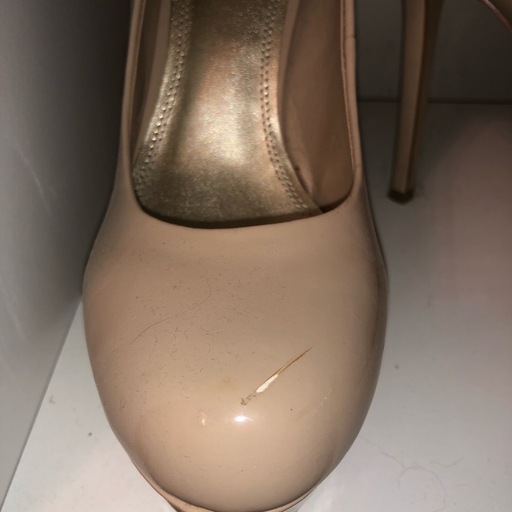 Tan Heels - Picture 2 of 2